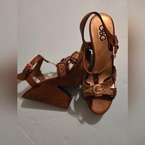 GBG Los Angeles Brown Platform Shoes with Strappy Design